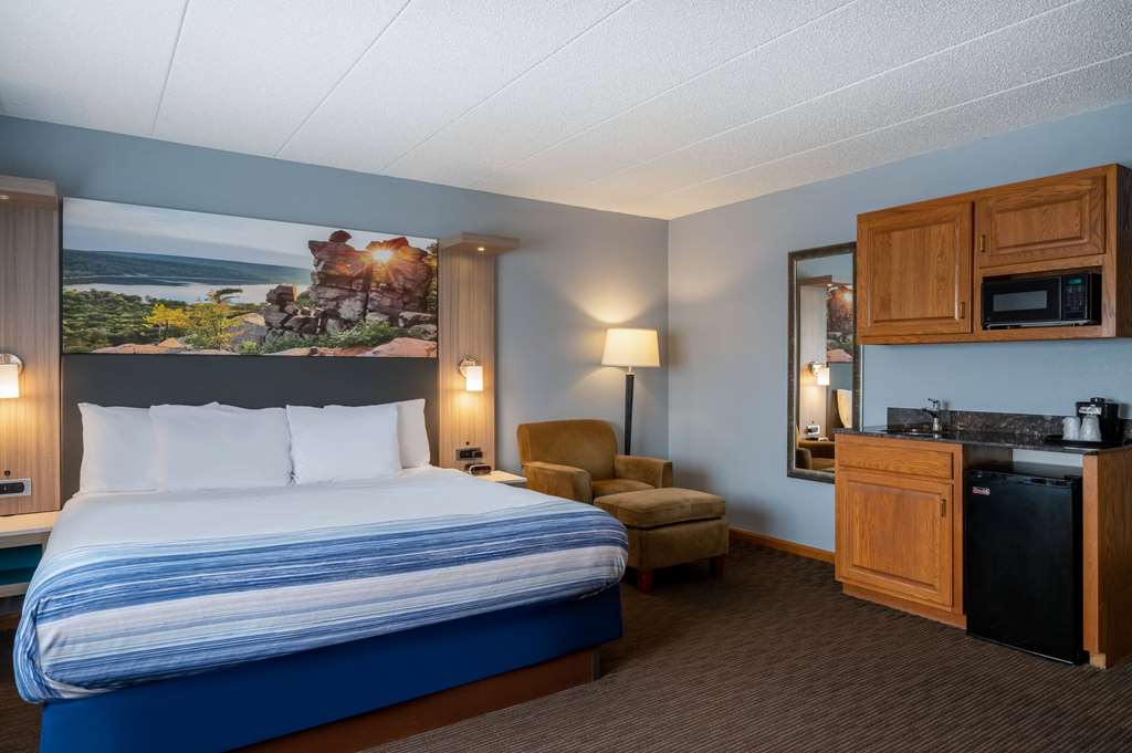 AmericInn by Wyndham Eau Claire - photo 16