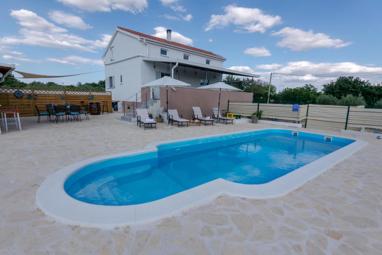 Kuca Za Odmor M&J — hotel in Benkovac