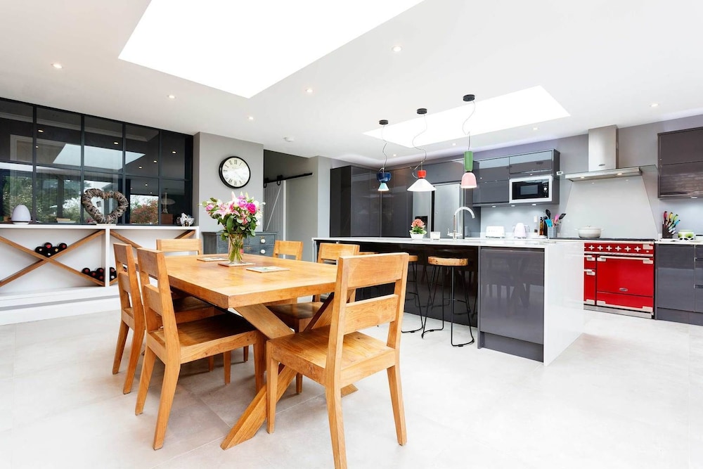 Bespoke Wimbledon Retreat — 4-Star Luxury Hotel in London, United Kingdom