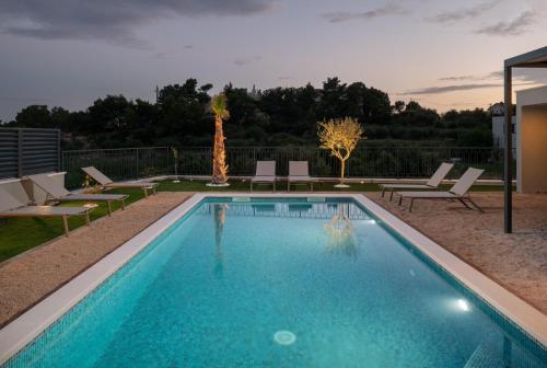 Luxury Villa David's two heated pool — 4-Star Luxury Hotel in Podstrana, Croatia