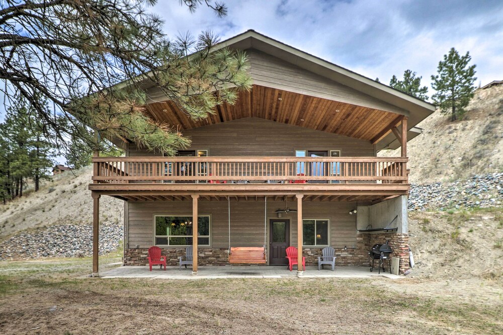 Quiet Riverside Retreat Hike Fish and Ski in Eureka, United States