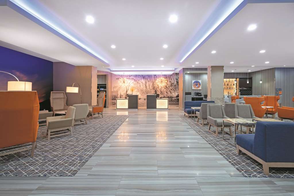 La Quinta Inn & Suites by Wyndham Opelika Auburn - photo 3