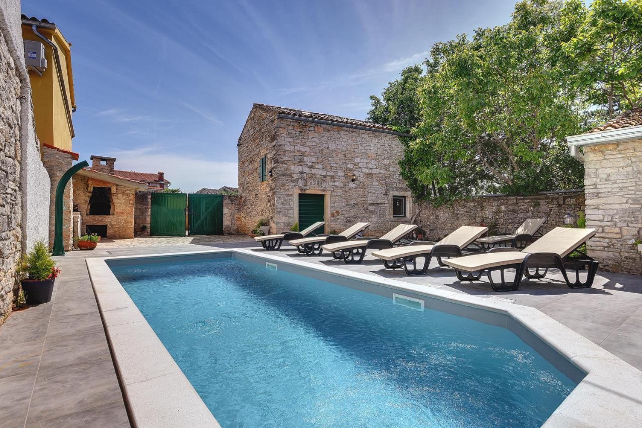 Typisch Istrisches Ferienhaus Mit Privatem Pool Tischfußball Darts Gym in Vodnjan, Croatia