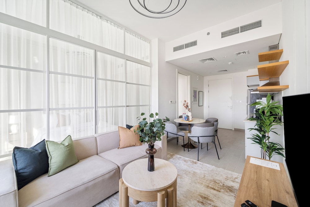 Silkhaus Golfville — 4-Star Luxury Hotel in Dubai, United Arab Emirates