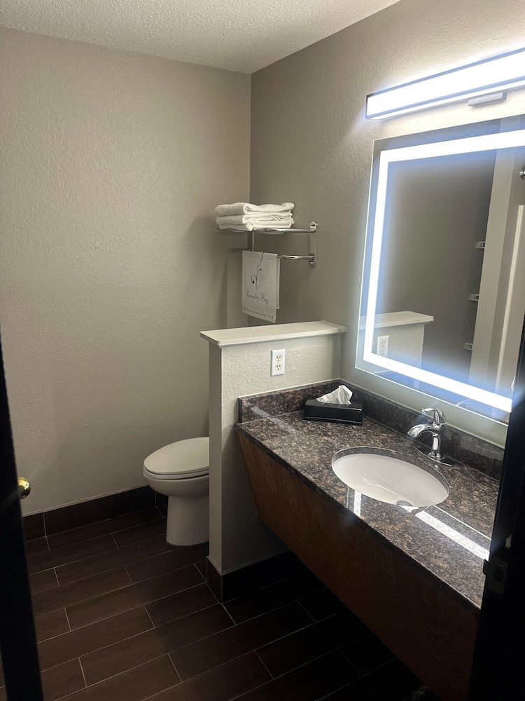 Super 8 by Wyndham Lake of the Ozarks - photo 20