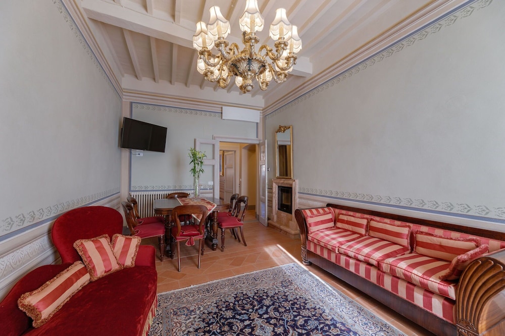 Appartamento Zefferini — 4-Star Luxury Hotel in Cortona, Italy