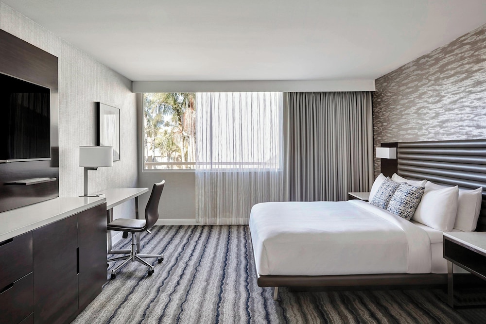 Ventura Beach Marriott - photo 9