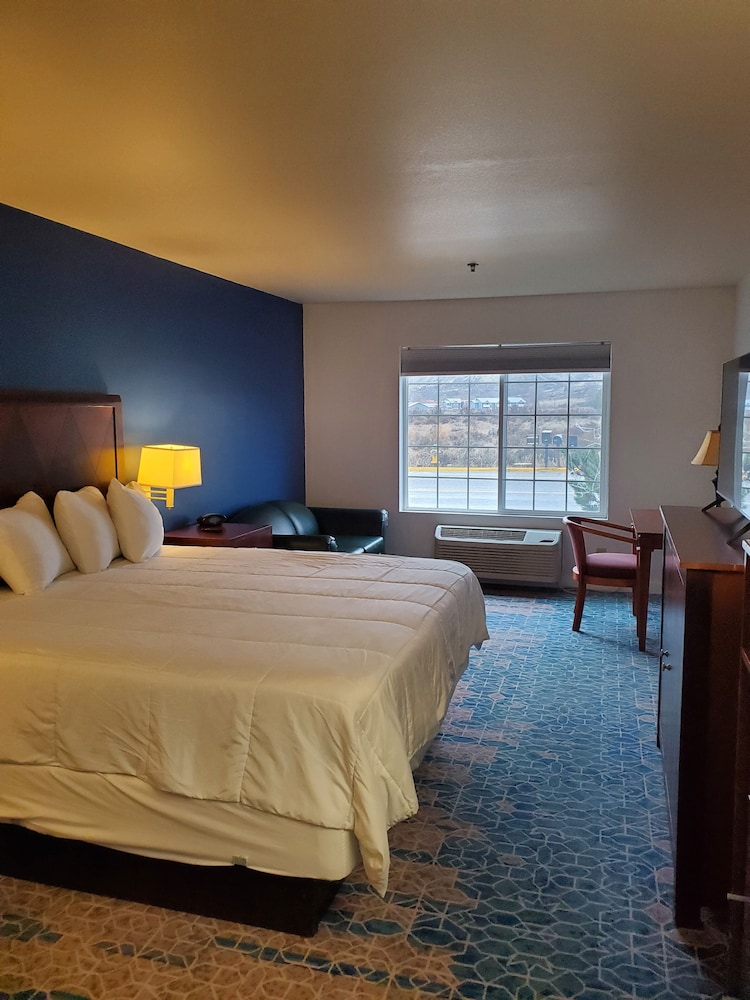 Omak Inn - photo 4