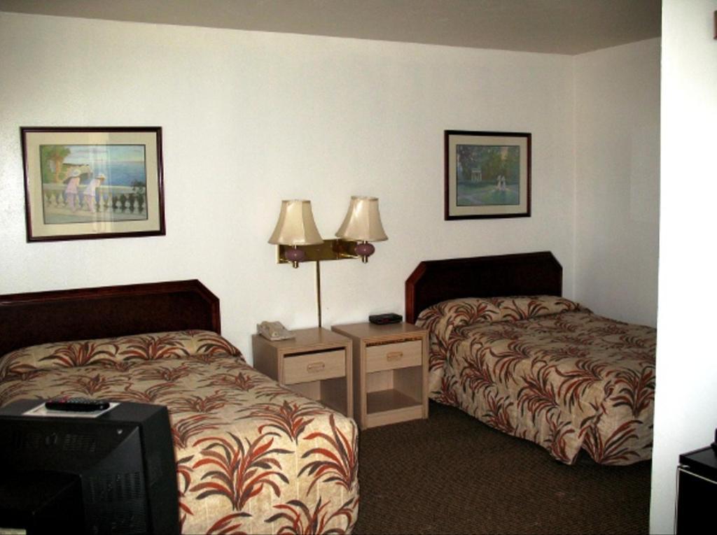 Golden West Motel - photo 31