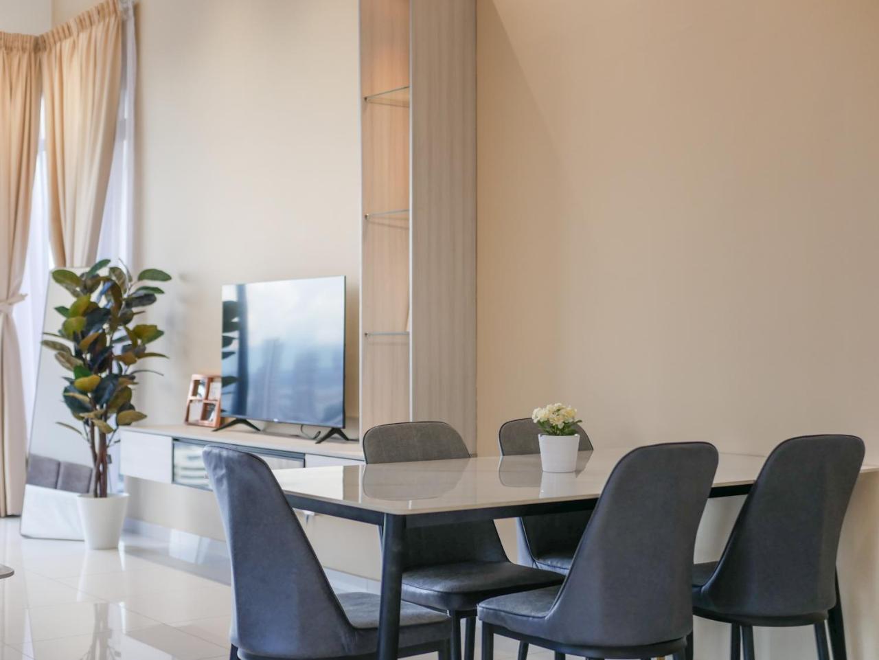 Beacon Executive Suite by Uptrend Home Management — 4-Star Luxury Hotel in George Town, Malaysia