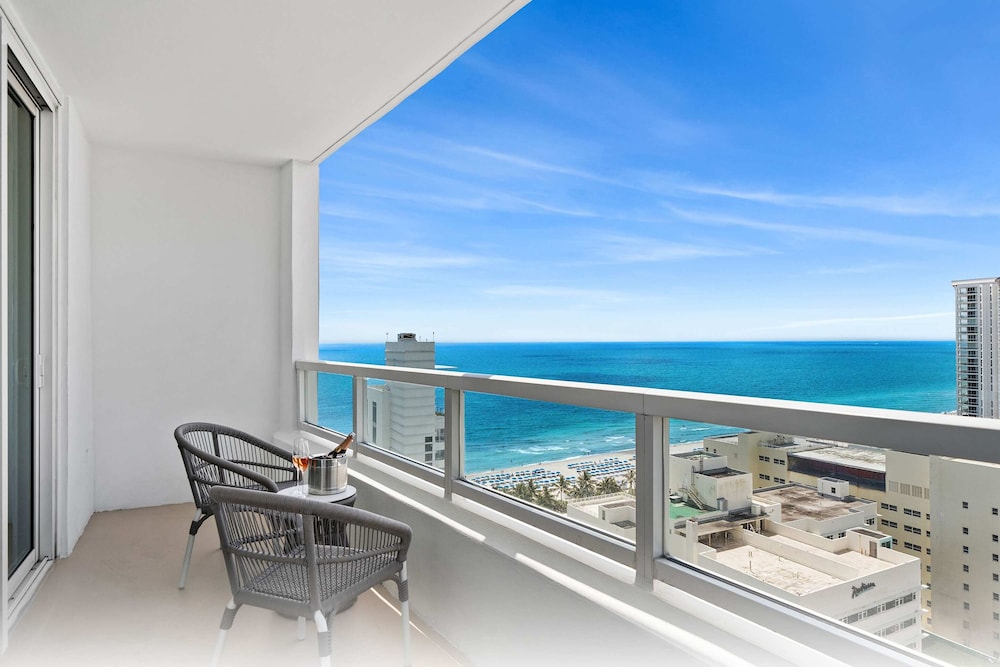 Fontainebleau Miami Beach Private Luxury Suites - photo 442