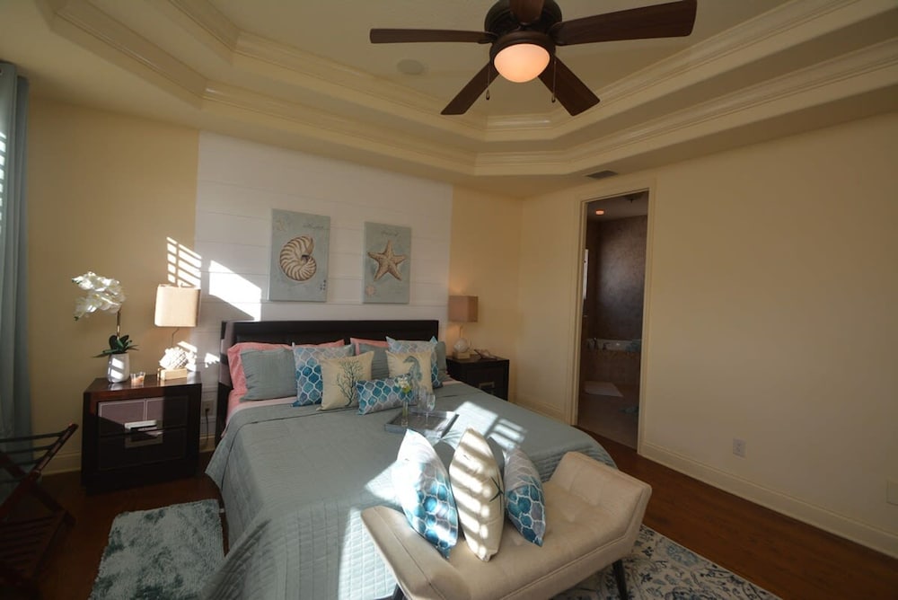 Ocean View Paradise Steps away from the Beach Will Accommodate Up To 10 People including 1 3 Fa - photo 28