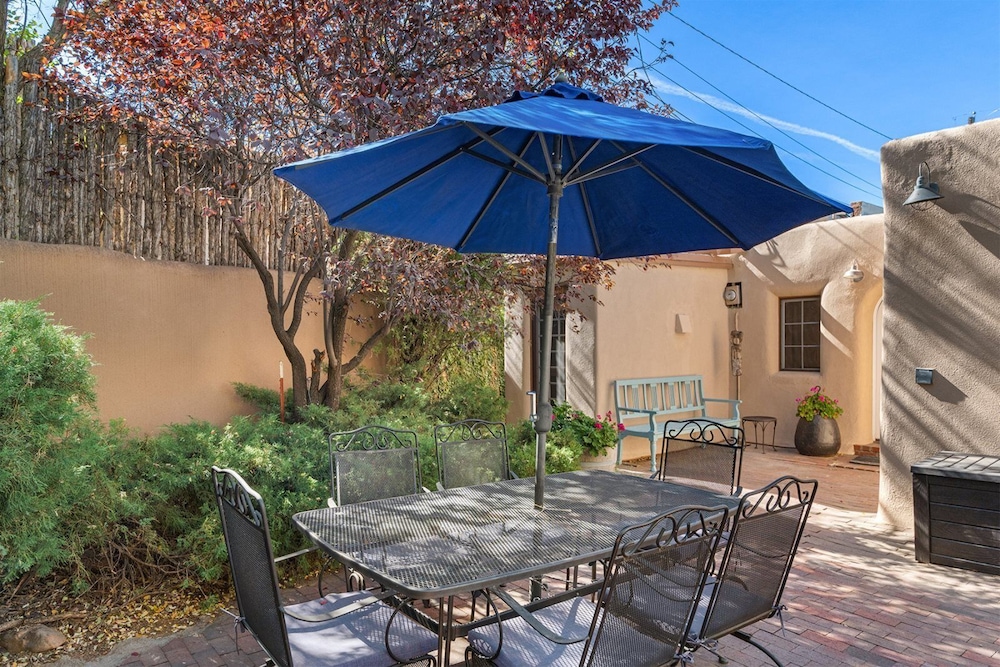 Garcia St. Adobe Historic District Close to Canyon Road Three Master Bedrooms Great Outdoor Space - photo 10