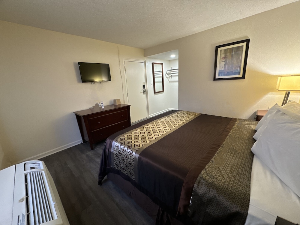 James River Inn & Suites - photo 6
