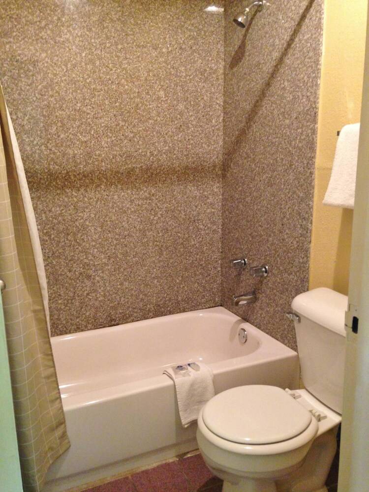 Americas Best Value Inn & Suites Yukon Oklahoma City - photo 14