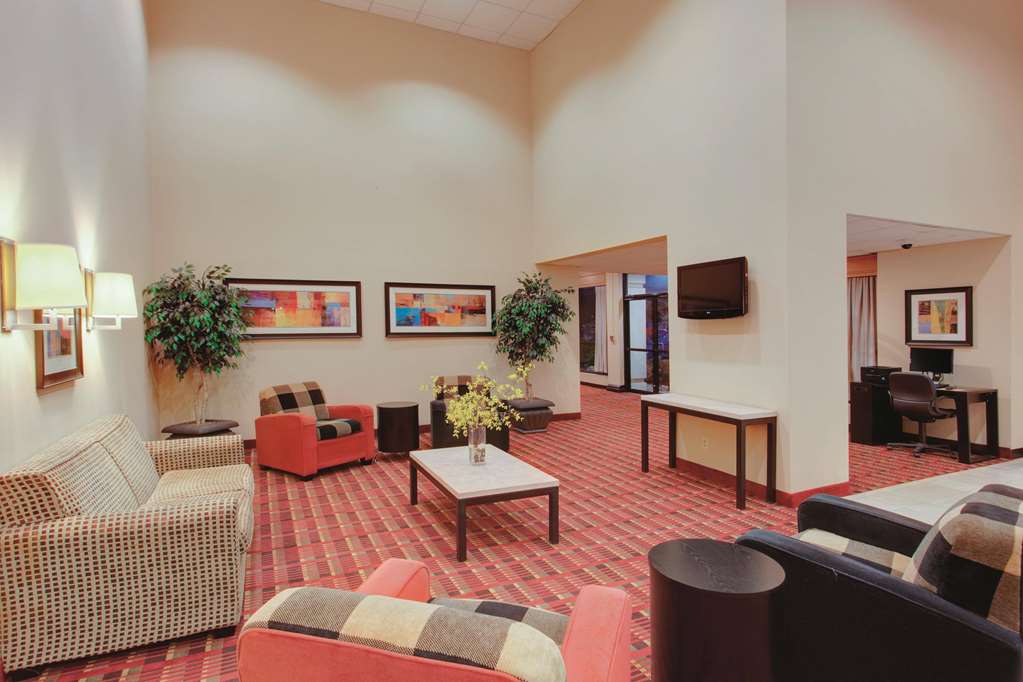 La Quinta Inn and Suites Fairfield - photo 4