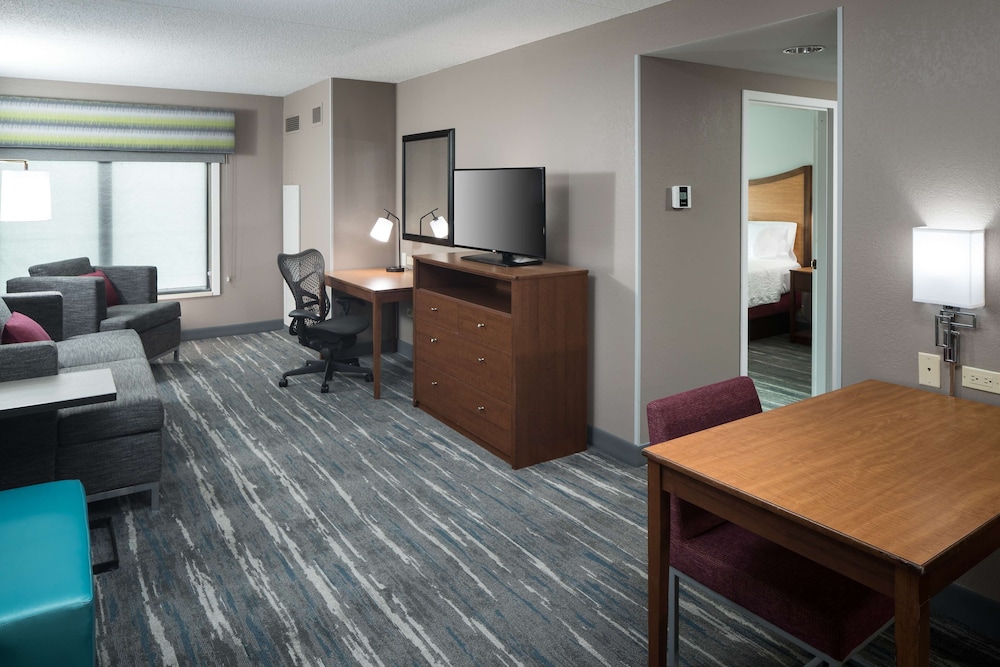 Hampton Inn & Suites Chicago North Shore Skokie - photo 35