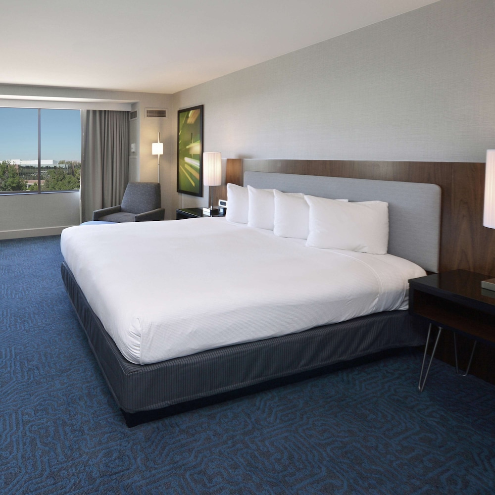 Doubletree by Hilton Newark Fremont - photo 23