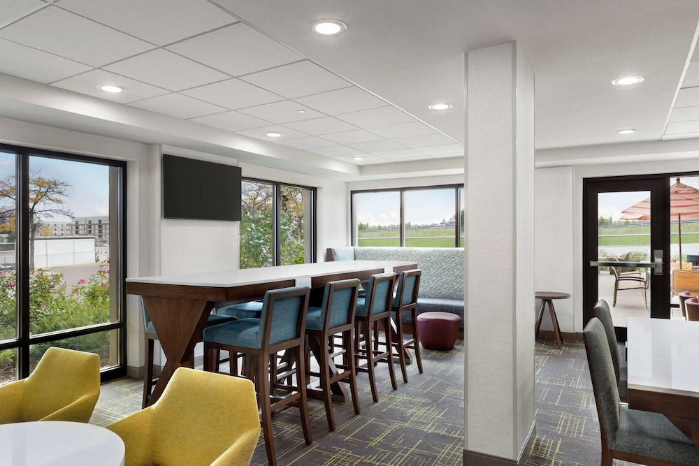 Hampton Inn Milwaukee Brookfield - photo 4