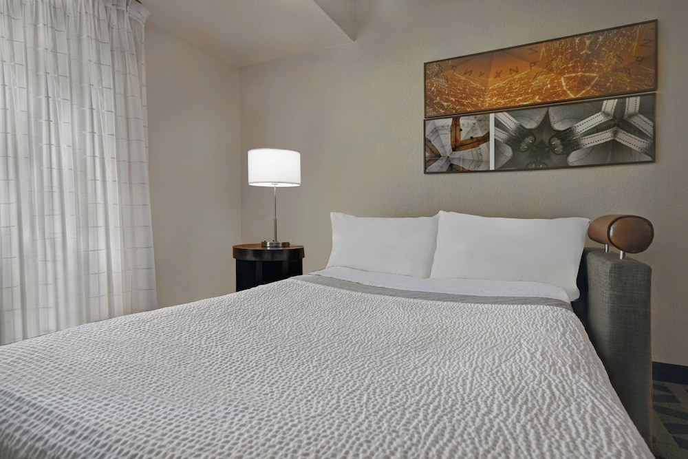 TownePlace Suites by Marriott Republic Airport Long Island - photo 7