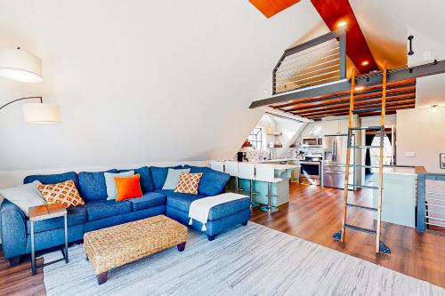 The Blue Beaver Cottage — 4-Star Luxury Hotel in Rogers, United States