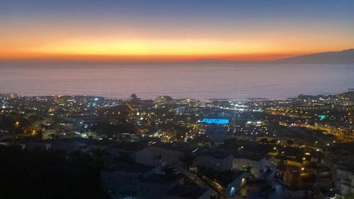 Beautiful Sunset View - carbon neutral hotel in Adeje