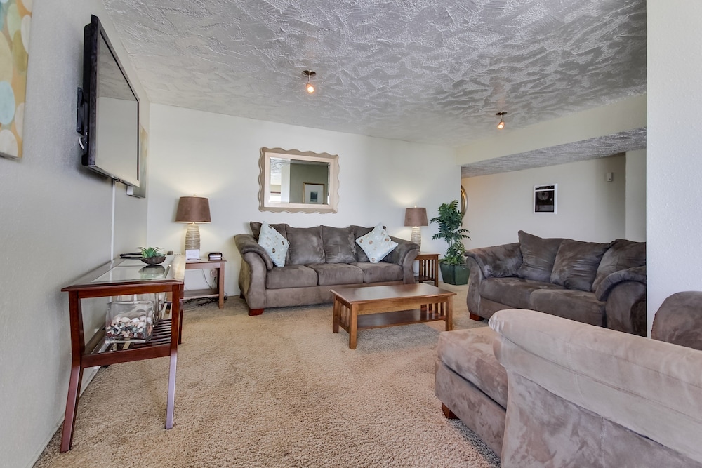 Surfer Beach Hotel - photo 35