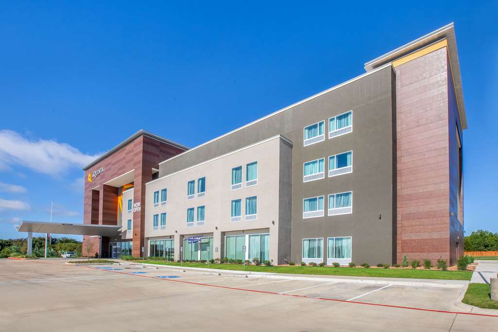 La Quinta Inn & Suites by Wyndham Dallas Duncanville - featured photo