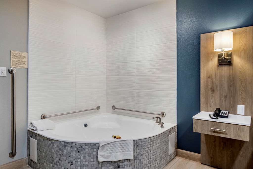 Best Western Plus Edinburg Inn & Suites - photo 24
