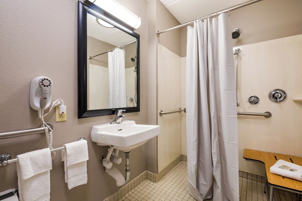 Red Roof Inn PLUS Nashville Airport - photo 26
