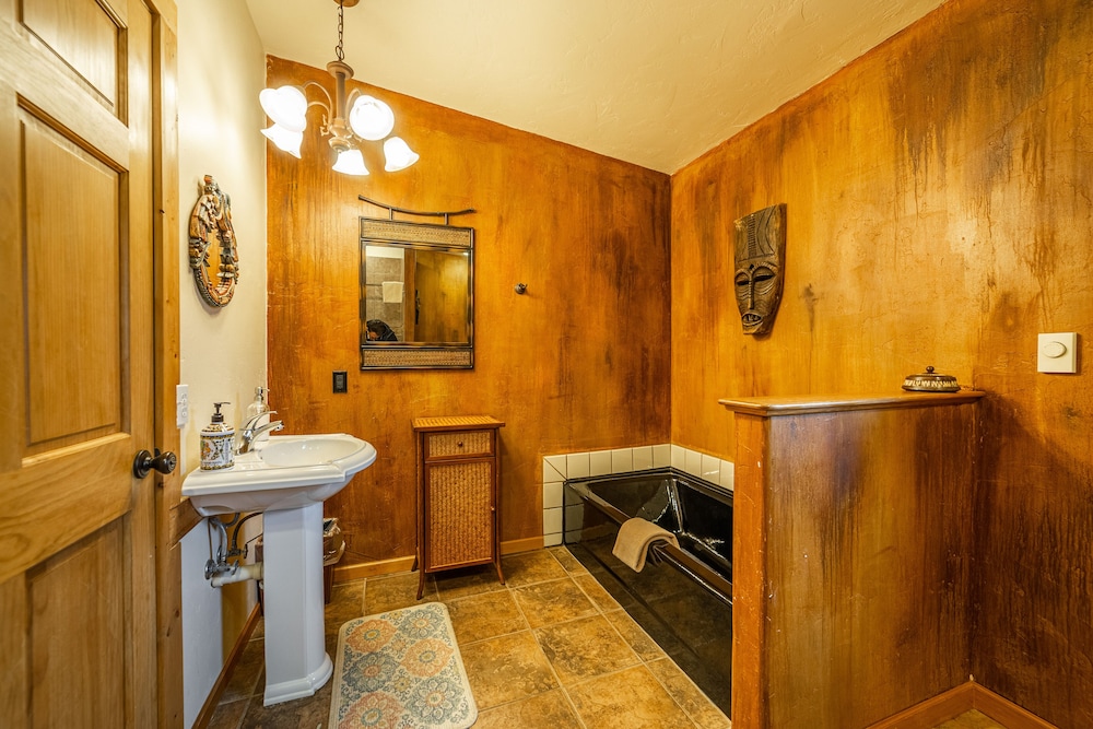 The Islander Inn - photo 35