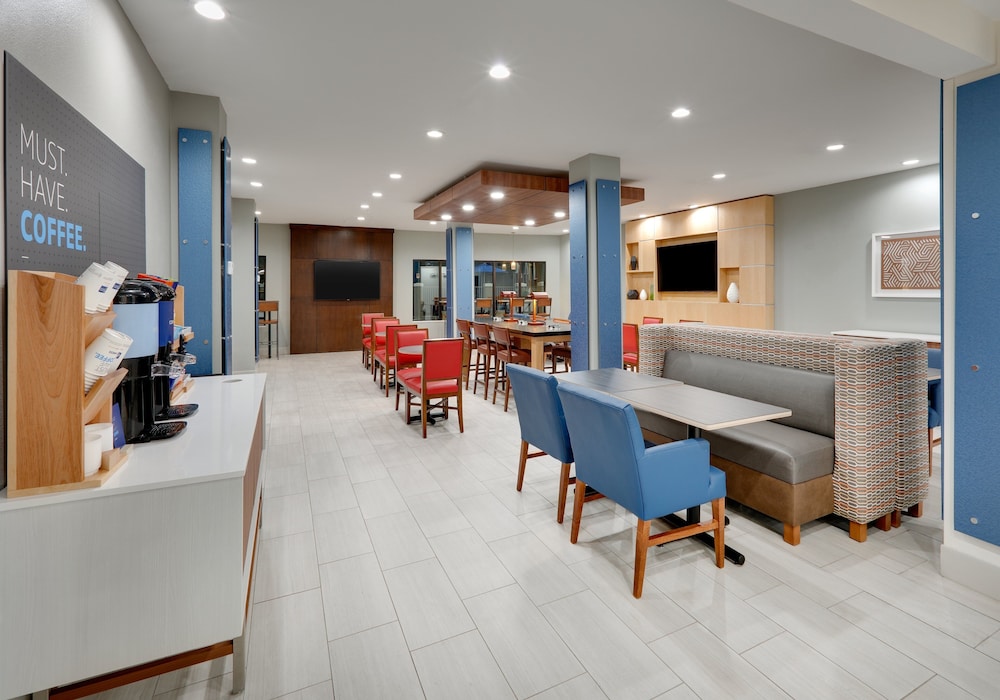 Holiday Inn Express and Suites San Antonio NW near - photo 40