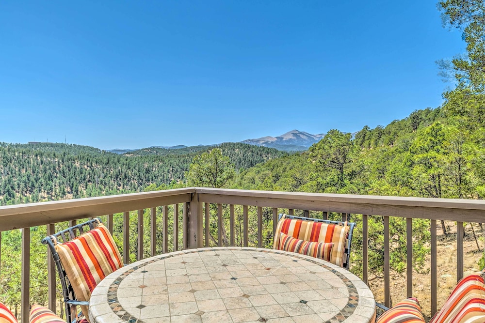 Scenic Hideaway w Deck & Grill 6 Mi to Ruidoso — hotel in Alto