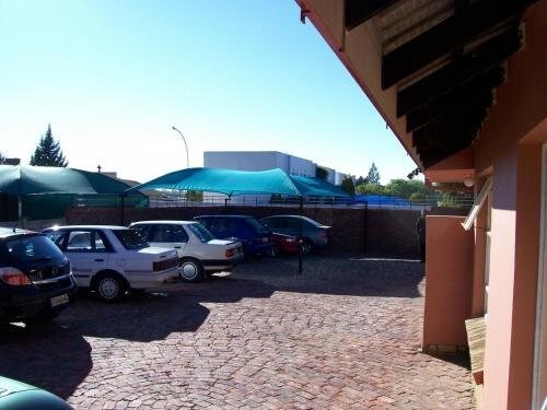 Sleepover Lodge — 4-Star Luxury Hotel in Bloemfontein, South Africa
