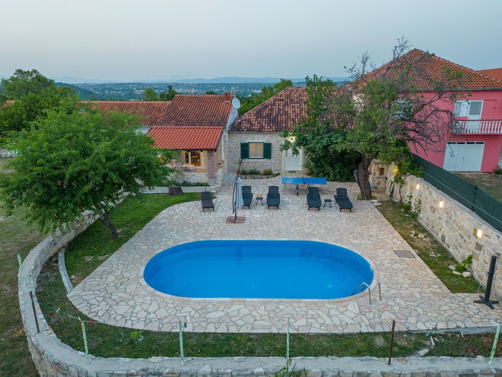 Villa Rozaria ZadarVillas — 4-Star Luxury Hotel in Benkovac, Croatia