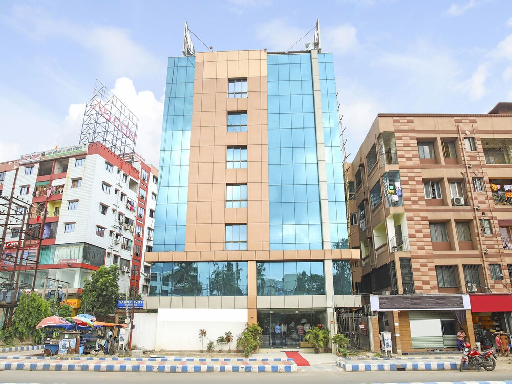 OYO 3811 Geetanjali Regency - carbon neutral hotel in Kolkata