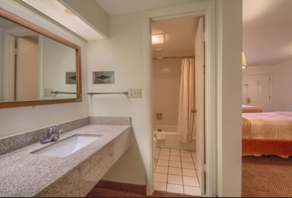 Americas Best Value Inn Uvalde - photo 5