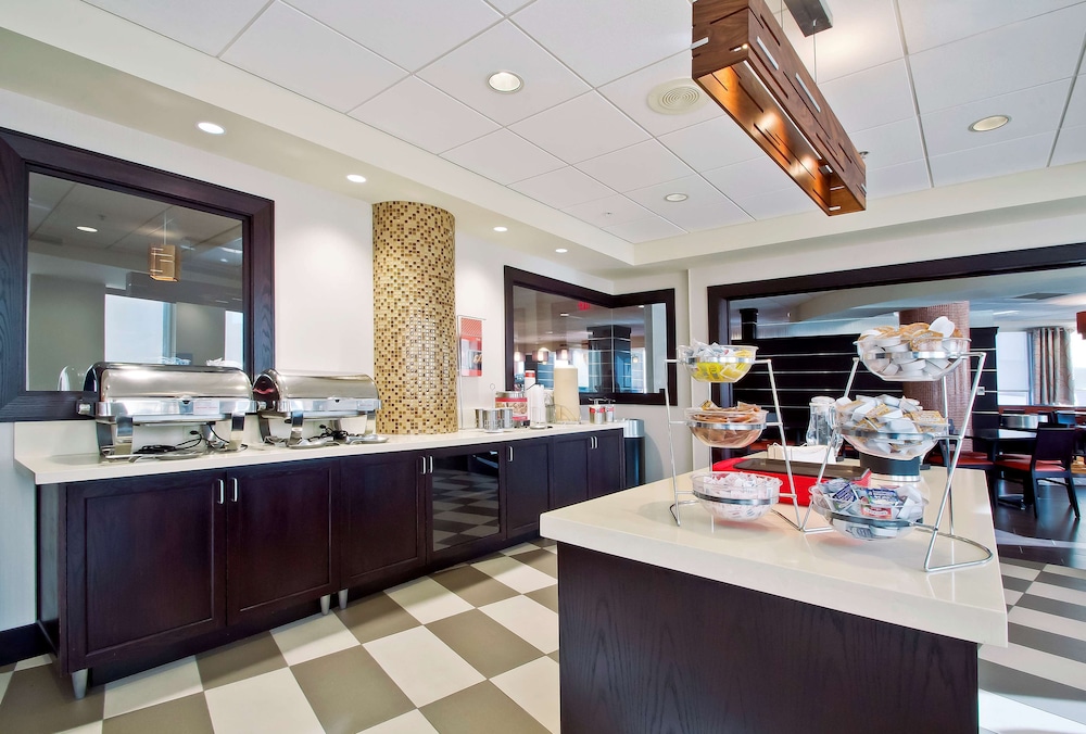 Hampton Inn & Suites Columbus Downtown - photo 56