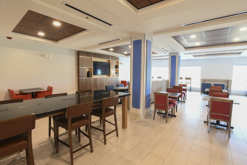 Holiday Inn Express Hotel & Suites Richwood Cincinnati South by IHG - photo 41