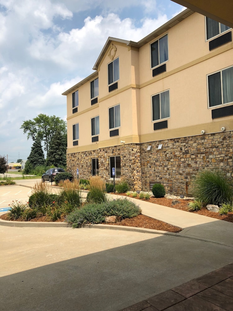Country View Inn & Suites - photo 48