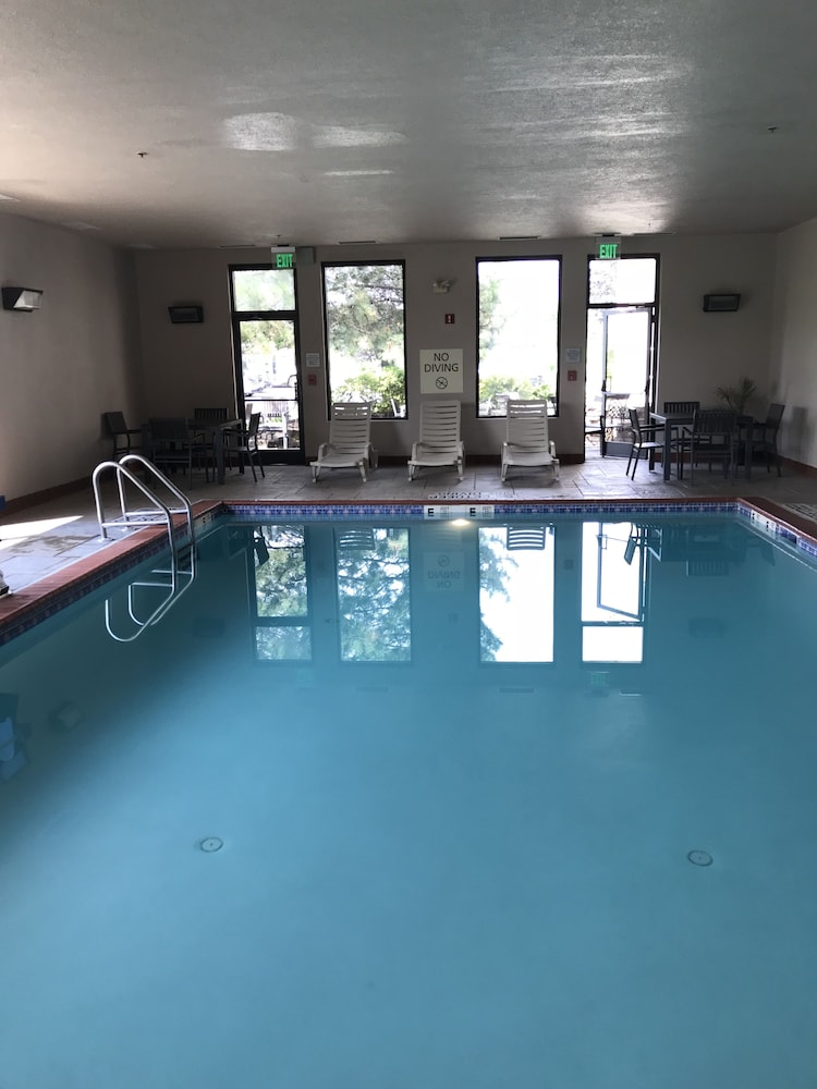 Hampton Inn Ridgefield Park - photo 41