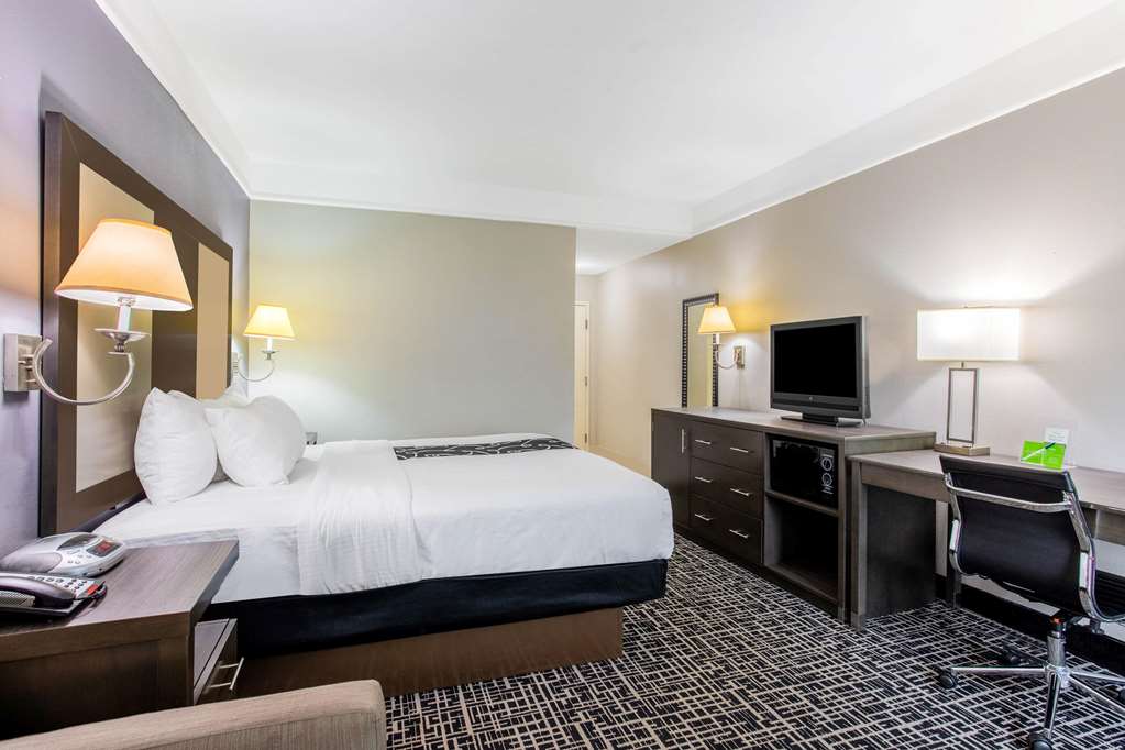 La Quinta Inn & Suites by Wyndham Fultondale Birmingham N - photo 19
