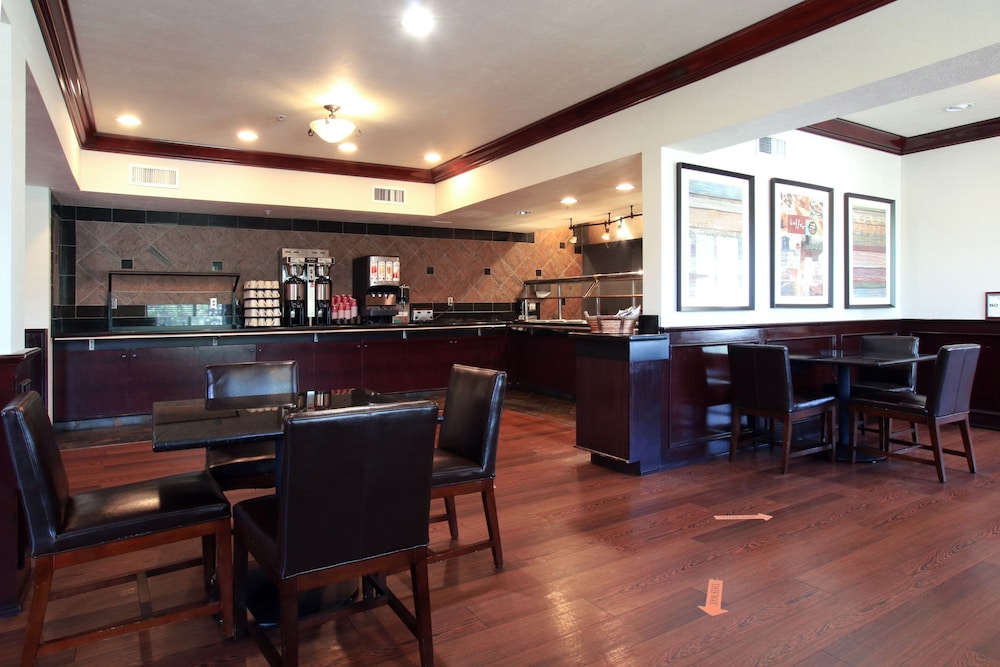 Oxford Suites Spokane Valley - photo 34