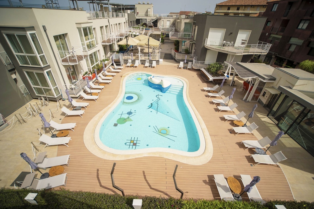 Ciclope Resort - carbon neutral hotel in Acitrezza
