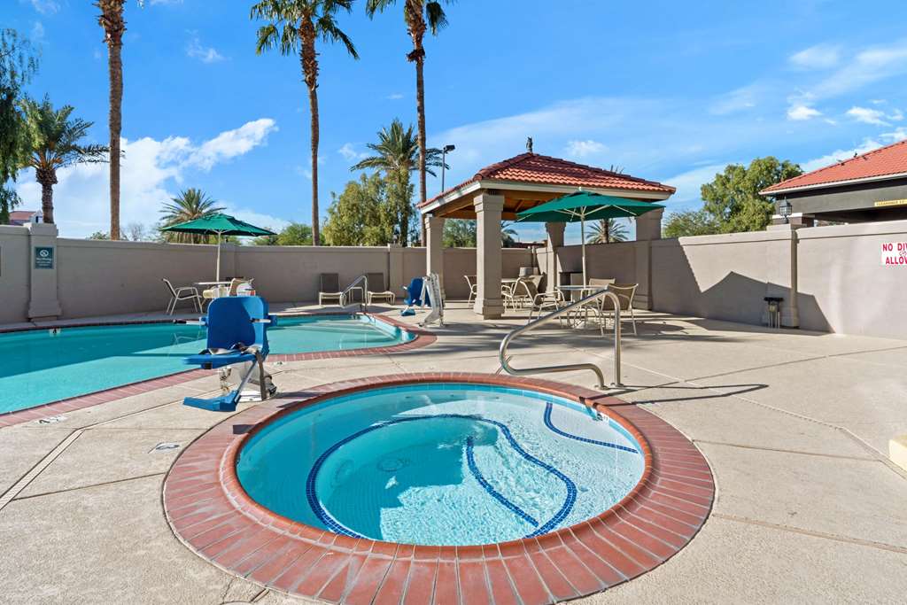 La Quinta Inn & Suites by Wyndham Phoenix I 10 West - photo 7