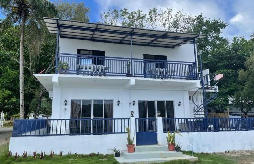 Lopez Beach Resort — hotel in Sipalay