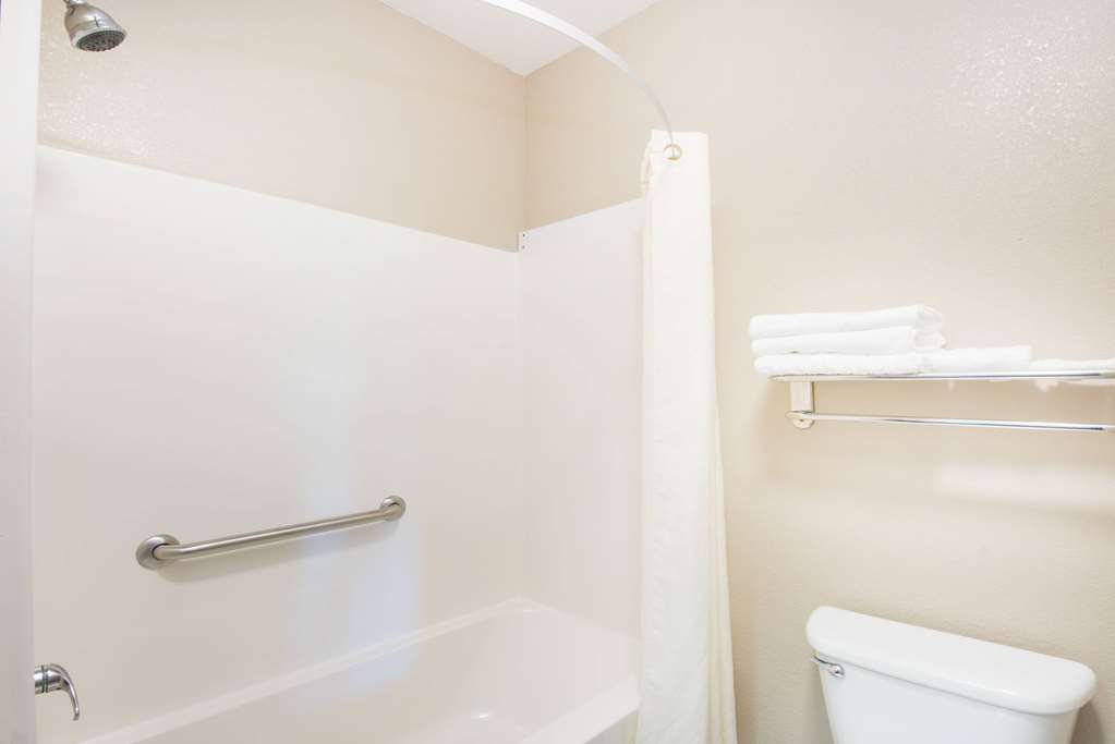 Super 8 by Wyndham Iola KS - photo 8