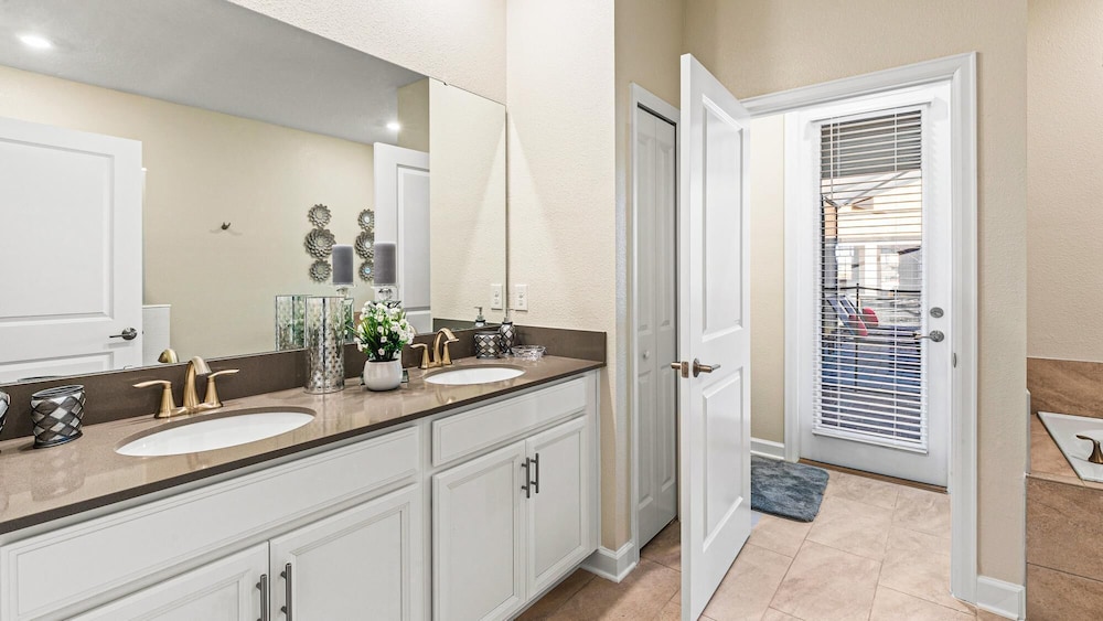 Storey Lake 10BR with Pool SPA Game Room WaterPark - photo 22