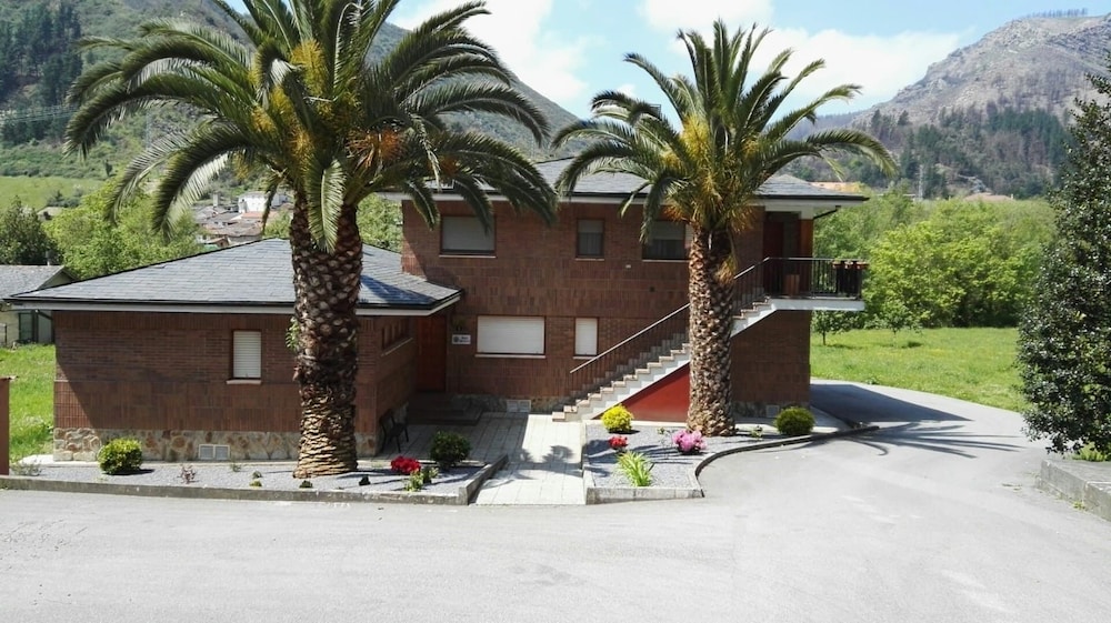 Hotel Restaurante Pertierra — Tineo