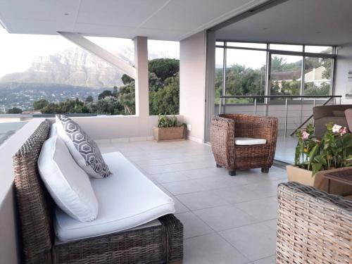 Luxury 12 bed villa amazing views solar power